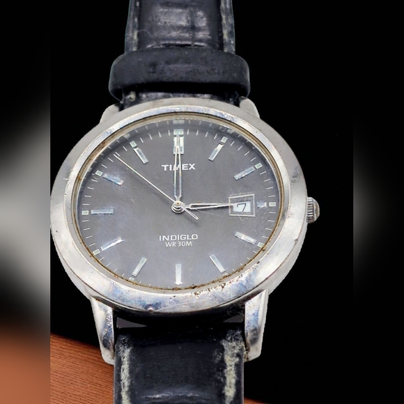 Timex Indiglo Silver Case Black Strap watch - Picture 1 of 4